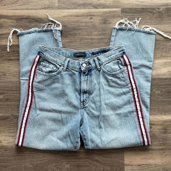 Banana Republic | High-Rise Straight Raw Hem Jeans - Picture 3 of 7